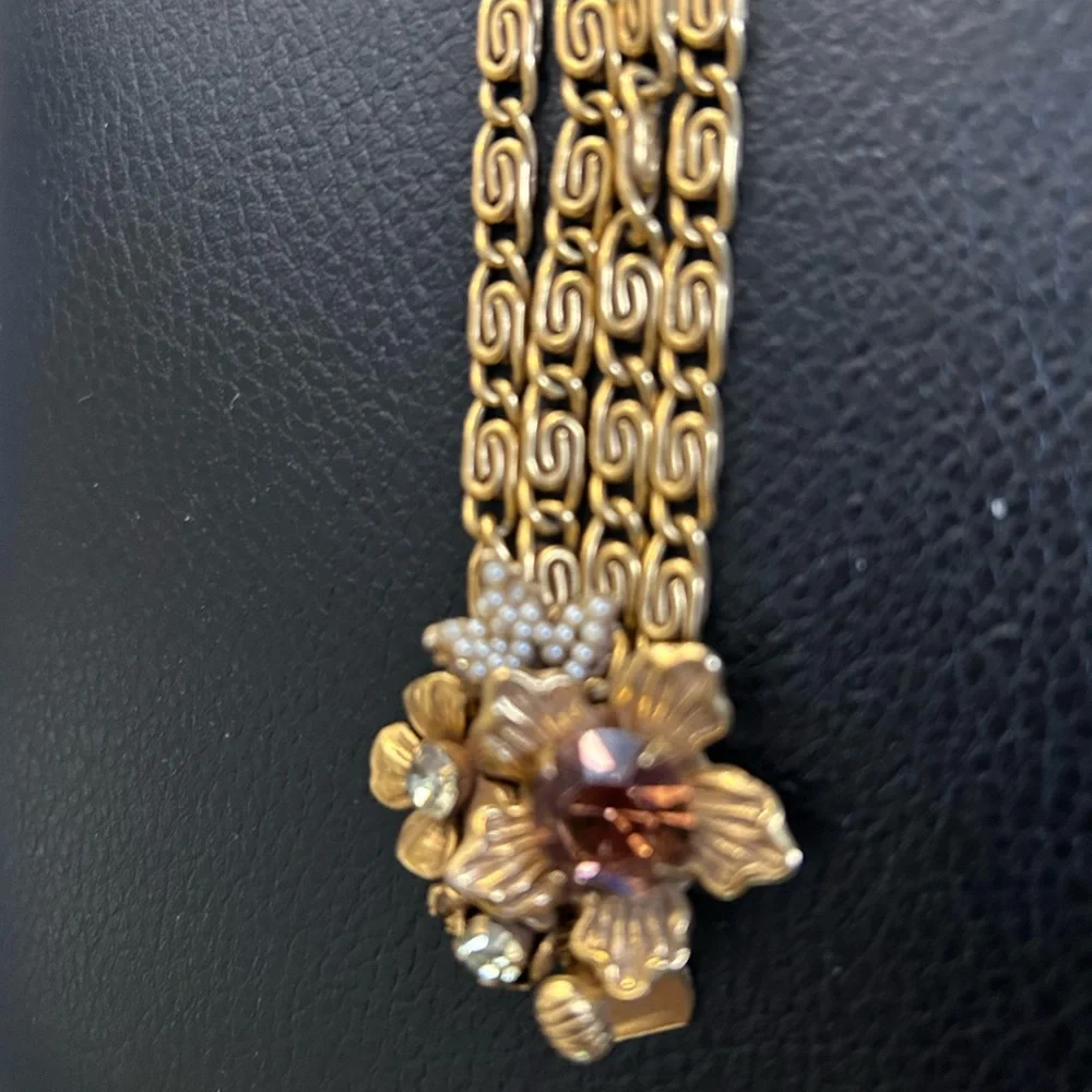 VINTAGE VENDOME AMBER RHINESTONE FAUX PEARL FLOWER BRACELET AND CLIP EARRINGS. - Picture 7 of 7